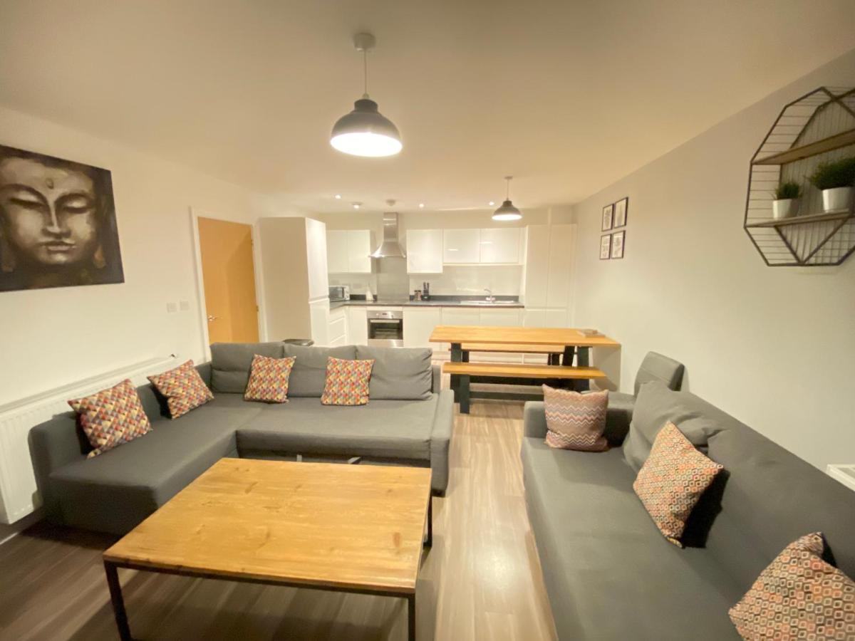 3 Bedrooms Double Or Single Beds, 2 Parking Spaces! Wifi & Smart Tv'S, Balcony Portsmouth Exterior photo
