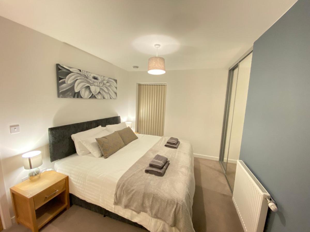 3 Bedrooms Double Or Single Beds, 2 Parking Spaces! Wifi & Smart Tv'S, Balcony Portsmouth Exterior photo
